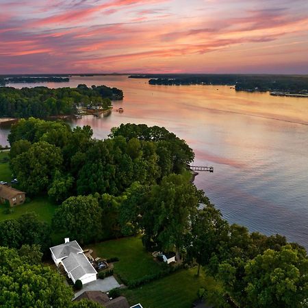 Lakefront Living Mooresville Exterior photo