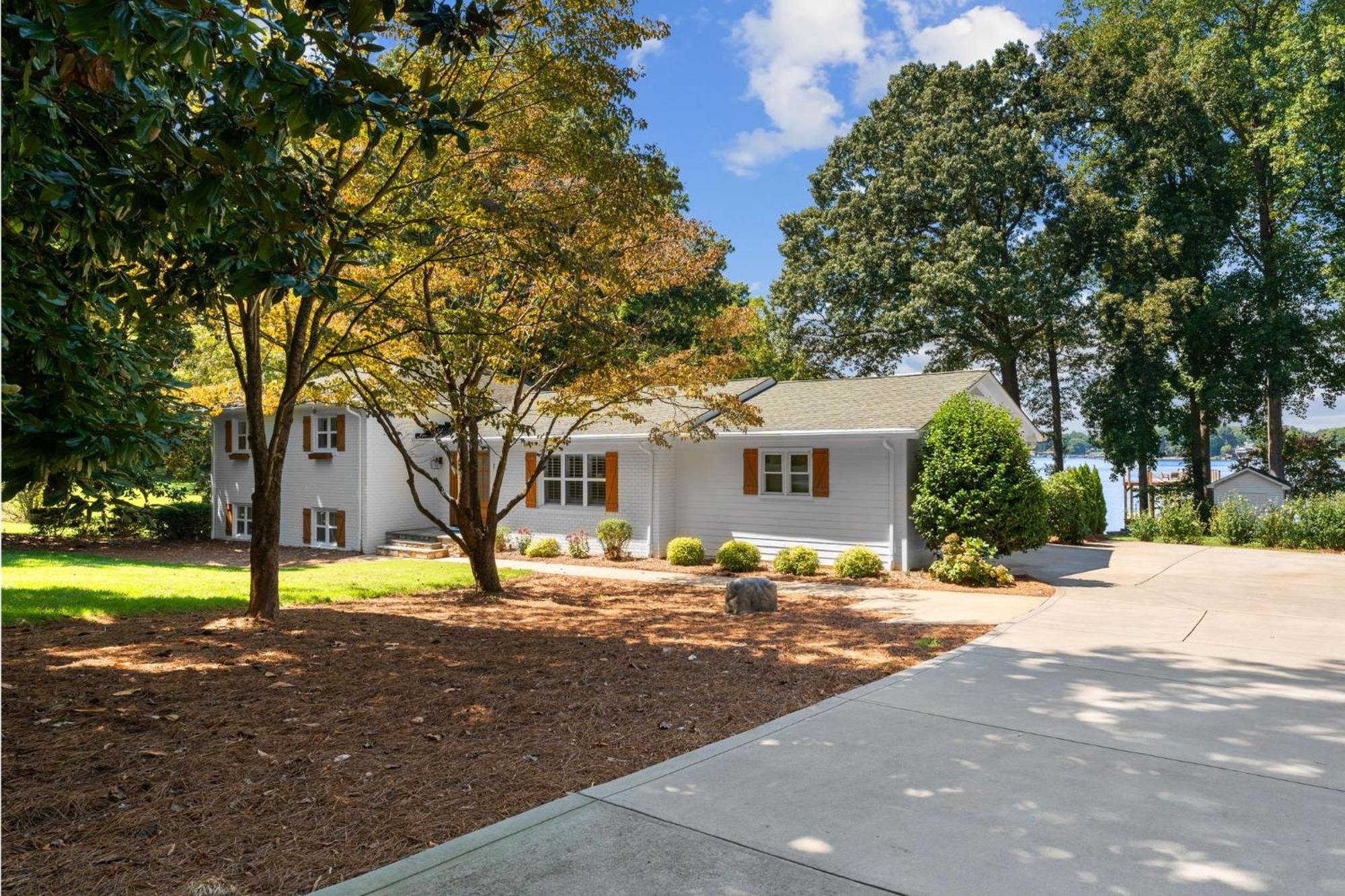 Lakefront Living Mooresville Exterior photo