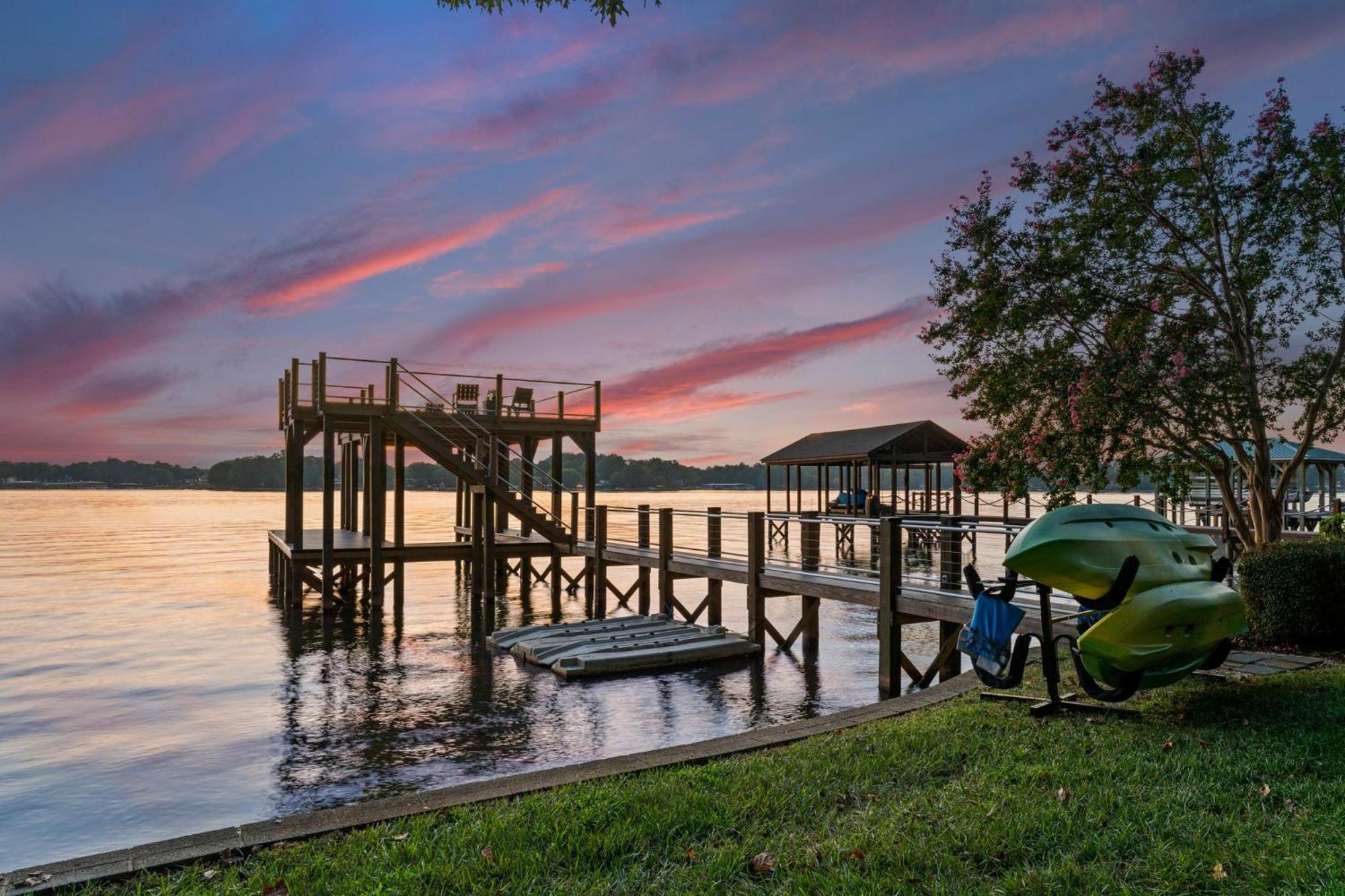 Lakefront Living Mooresville Exterior photo