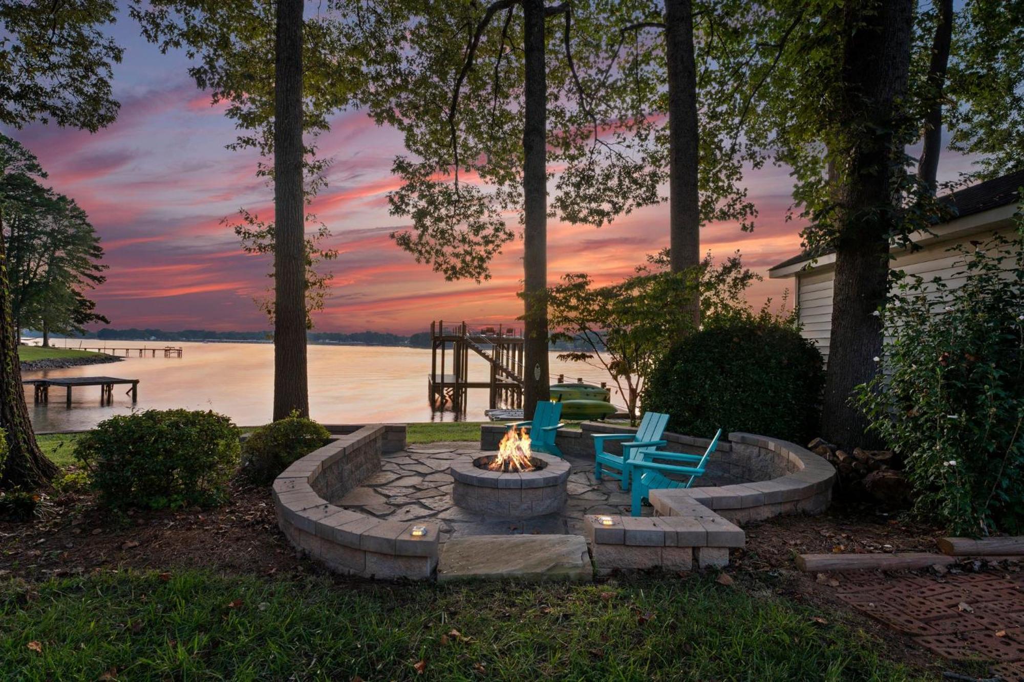 Lakefront Living Mooresville Exterior photo