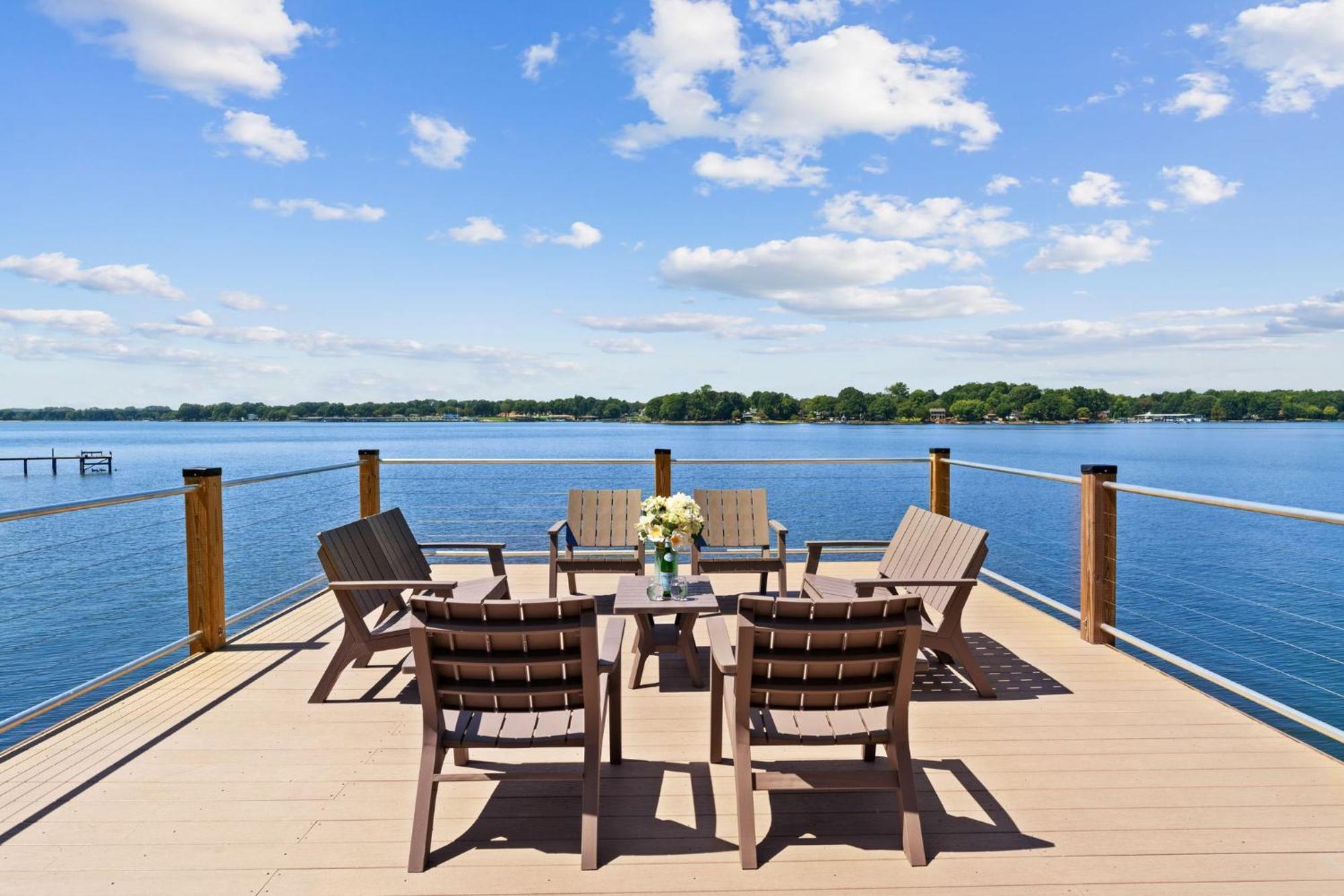 Lakefront Living Mooresville Exterior photo