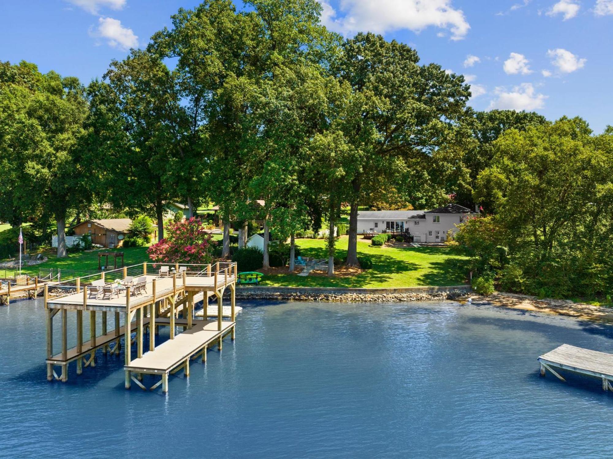 Lakefront Living Mooresville Exterior photo