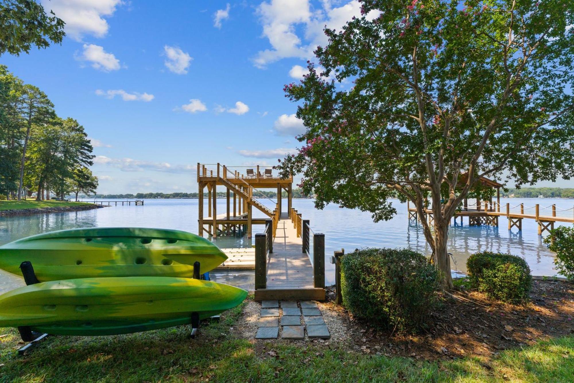 Lakefront Living Mooresville Exterior photo