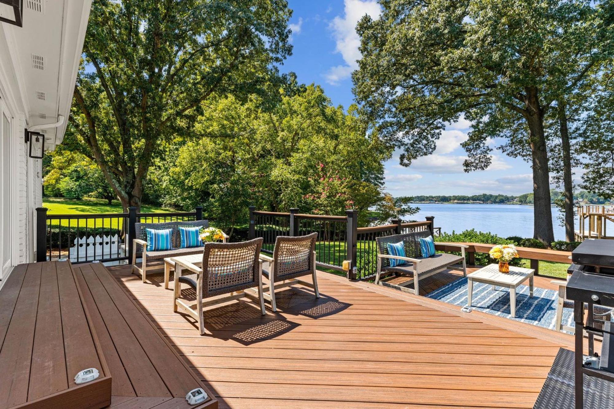Lakefront Living Mooresville Exterior photo